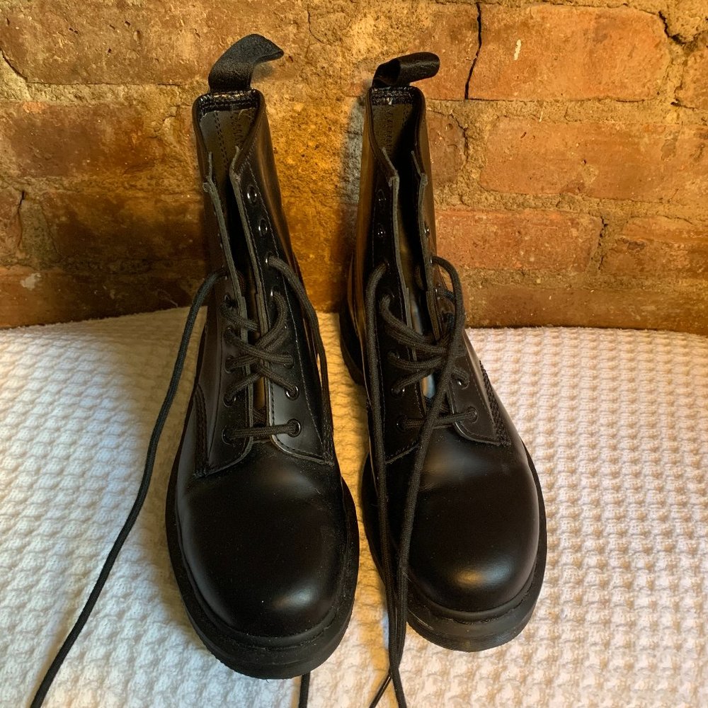 Doc Marten 1460 Mono Smooth Leather Lace Up Boots (Like New)